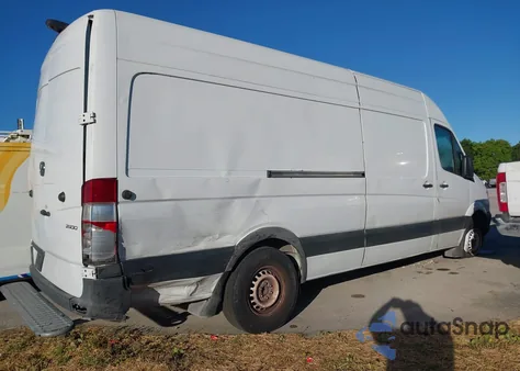 2016 Mercedes-Benz Sprinter 2500 из США, поврежденный, VIN WD3PE8DD8GP363878